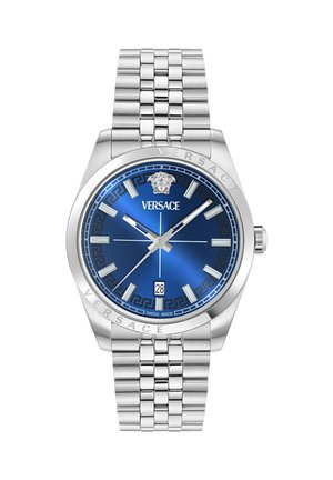 Reloj de pulsera Versace plateado con esfera azul, marcadores de hora plateados, ventana de fecha a las 6 en punto y brazalete de eslabones metálicos.