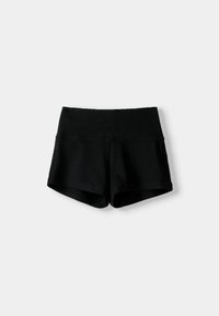 Shorts de sport noirs en tissu extensible, dotés d'une taille haute et d'une coupe ajustée avec une texture lisse.