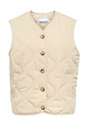 Beige quiltet vest med rund halsudskæring, frontknaplukninger og to sidelommer, med et bølget mønster på stoffet.