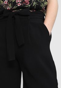 Vero Moda Šortky - black