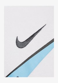 Unselected, white