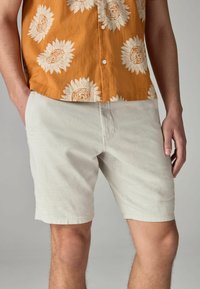 Next REGULAR FIT - Shorts - light grey