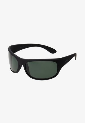 Gafas de sol envolventes negras con lentes verde oscuro. Acabado mate, diseño curvado, con brazos rectos y sutil marca en el lateral.