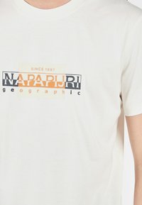 Napapijri T-shirt con stampa - white whisper