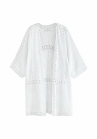 Weißer Spitzenkimono mit offenem Vorderteil, kurzen Ärmeln und komplizierten Mustern entlang der Kanten und des Körpers, gefertigt aus leichtem Material.