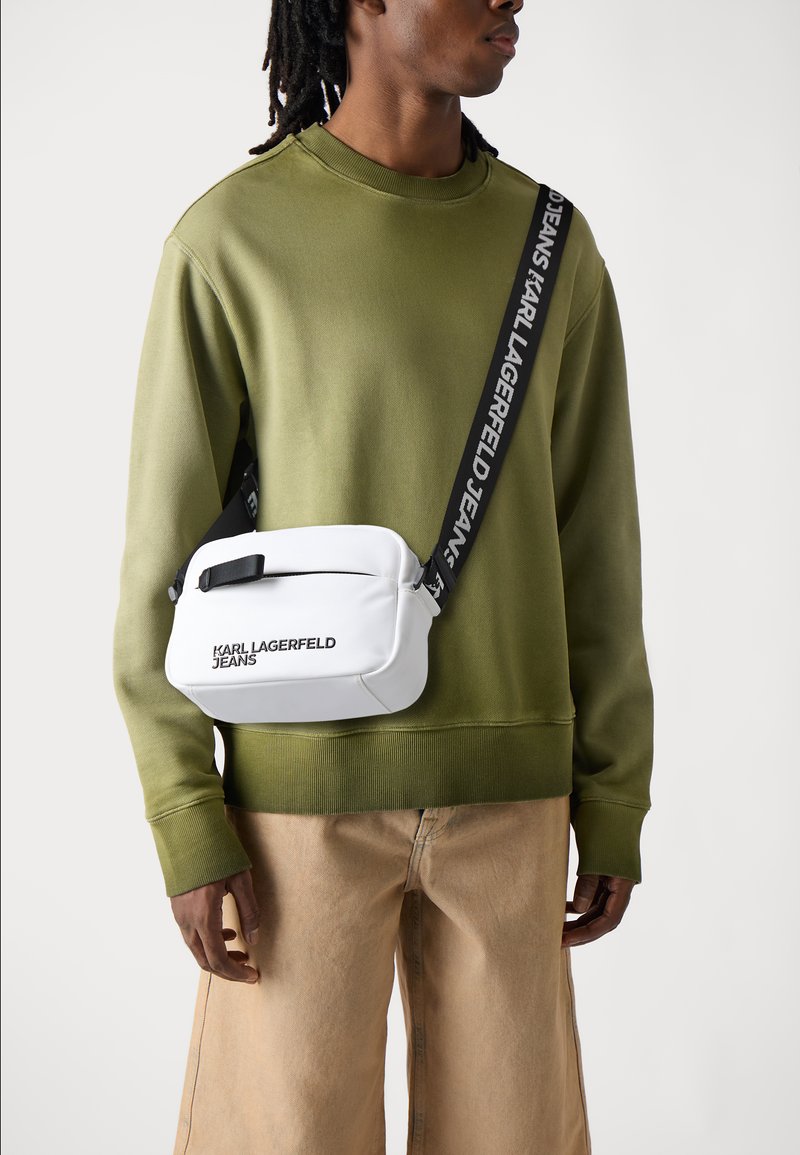 Karl Lagerfeld Jeans ESSENTIAL UNISEX - Keresztpántos táska - white