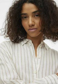 Vero Moda VMLINN LS - Button-down blouse - braun