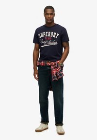 Superdry & Co - T-shirt z nadrukiem