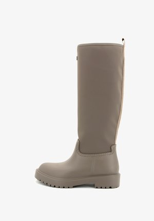 Stivali in gomma al ginocchio color taupe con finitura liscia, suola resistente e pannello posteriore testurizzato per un tocco di dettaglio e presa aggiuntiva.