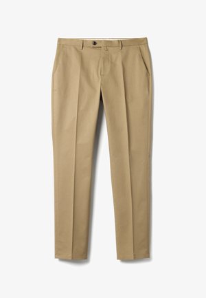 Beige recht gesneden broek met plooien aan de voorkant, zijzakken, riemlussen en een knoopsluiting aan de tailleband.