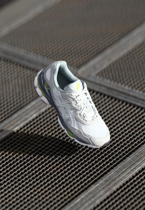 ASICS SportStyle GEL NYC UNISEX - Sneakers - white/glacier grey