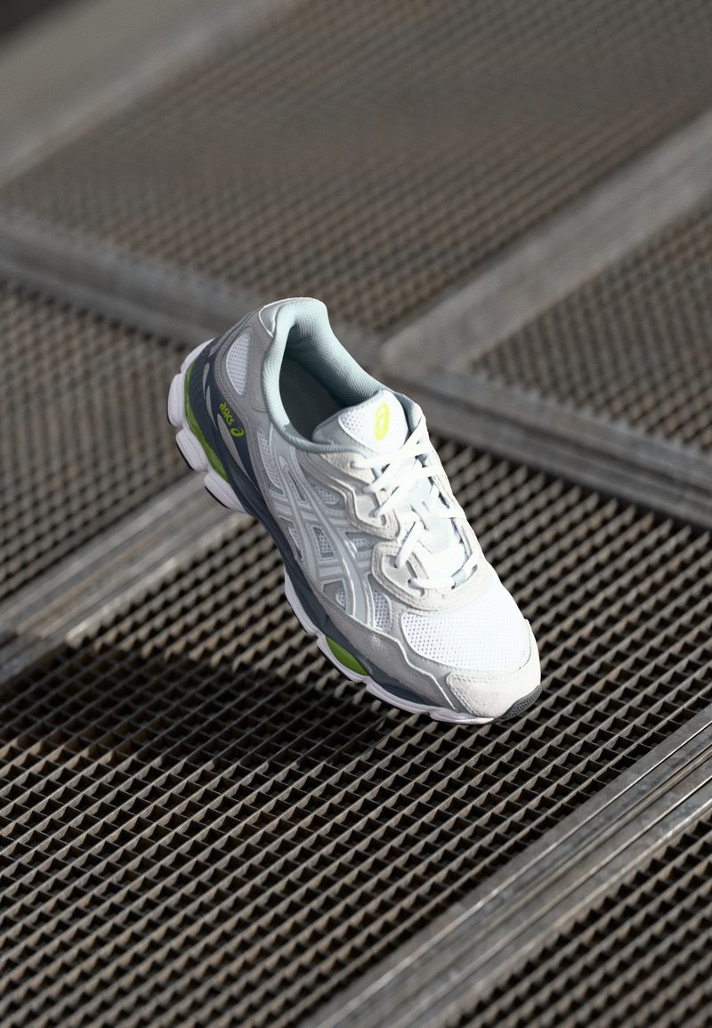 ASICS SportStyle GEL NYC UNISEX - Sneaker low - white/glacier grey