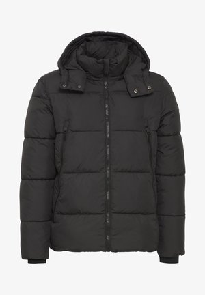 Melna pūkainā jaka ar kapuci, ar kvadrātveida šūšanu, priekšējo rāvējslēdzēju un divām sānu kabatām ar rāvējslēdzējiem. Gluda auduma tekstūra.