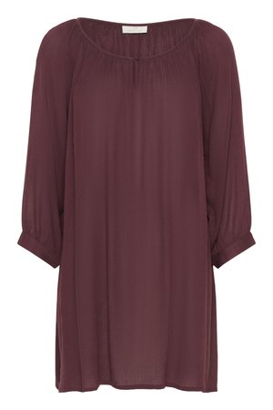 Burgunderfarbige Bluse aus leichtem, leicht transparentem Stoff. Mit rundem Ausschnitt, 3/4-Ärmeln und Raffung am Hals.