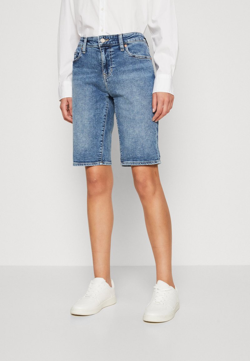 GAP BERMUDA Denim shorts medium wash/blue denim Zalando.co.uk