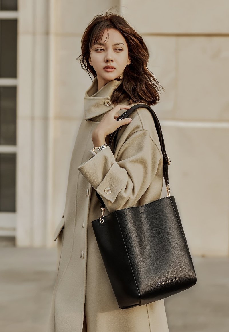 VICTORIA HYDE Sac à Main Pour Femme - Grand Sac à Bandoulière En Cuir Synthétique Noir Élégant - Idéal Bureau, Travail, École