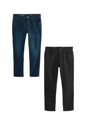 Slim fit jeans v temnem denimu z petimi žepi in bakrenimi zakovkami na modri različici; črne slim fit hlače z gladko teksturo in minimalističnimi detajli.