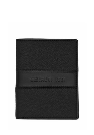 Czarny portfel z teksturowanej skóry z gładkim paskiem ze skóry, na którym centralnie na froncie wytłoczone jest "CERRUTI 1881".