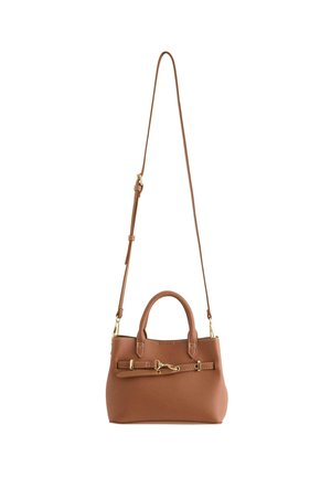 Brun læder crossbody taske med korte håndtag, en justerbar lang strop og guldfarvet spænde detalje foran.