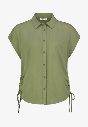 Olivengrünes Kurzarmhemd mit Kragen, Knopfleiste und gerafften Seitennähten mit verstellbaren Bändern. Weicher, glatter Stoff.