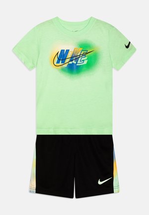 Nike Sportswear HAZY RAYS TEE SET - T-shirt con stampa - black
