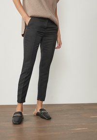 Next Chino-püksid - black