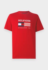 AMERICANA MONOTYPE FLAG BOX TEE UNISEX - Triko s potiskem - medium red
