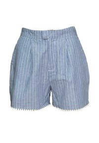 Pantaloni corti a righe blu e bianche con design plissè, vita elasticizzata e finitura decorativa a pompon lungo l'orlo. Materiale in cotone.