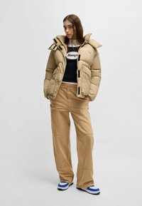 HUGO Talvitakki - open beige