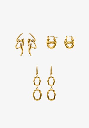 Tre par guldbøreringe: abstrakt design med sten, snoet ring og forbundne oktagonale former, alle med polerede overflader.