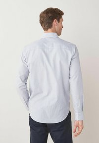 Next EASY IRON PRINTED OXFORD REGULAR FIT - Ing - white blue stripe