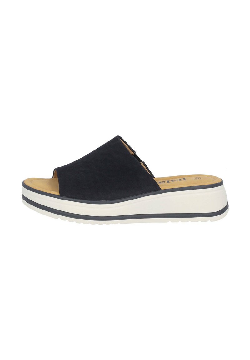 Zwarte suède slip-on sandalen met een open teen, voorzien van een dikke witte platformzool met een zwarte streep en een soepel tan voetbed.