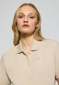 Polo Club BUTTONED DOLMAN SHORT SLEEVE EVERLY - Abito a camicia - beige