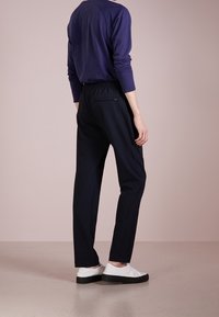 Joseph Broek - dark blue