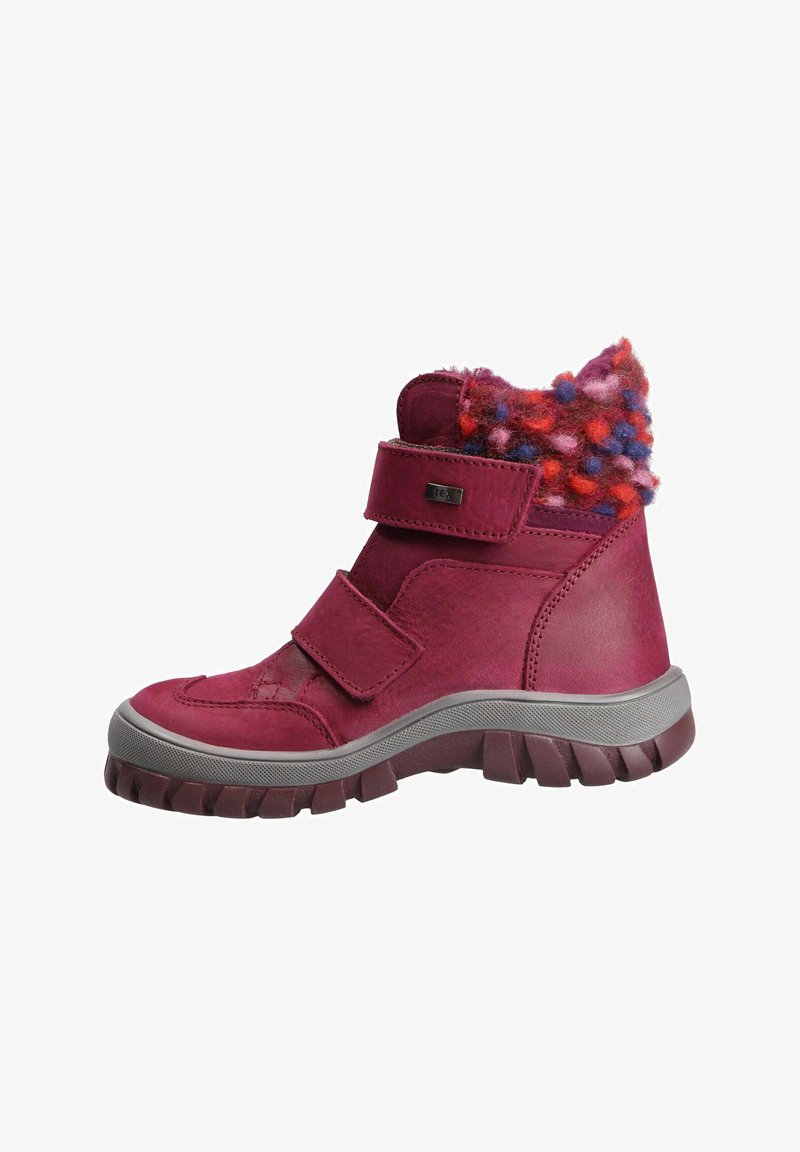 Fuchsiafarbener Leder-Stiefelette mit zwei Klettverschlüssen, strukturiertem lila-rot gemustertem Pelzkragen und robustem grauem Gummisohlenprofil.