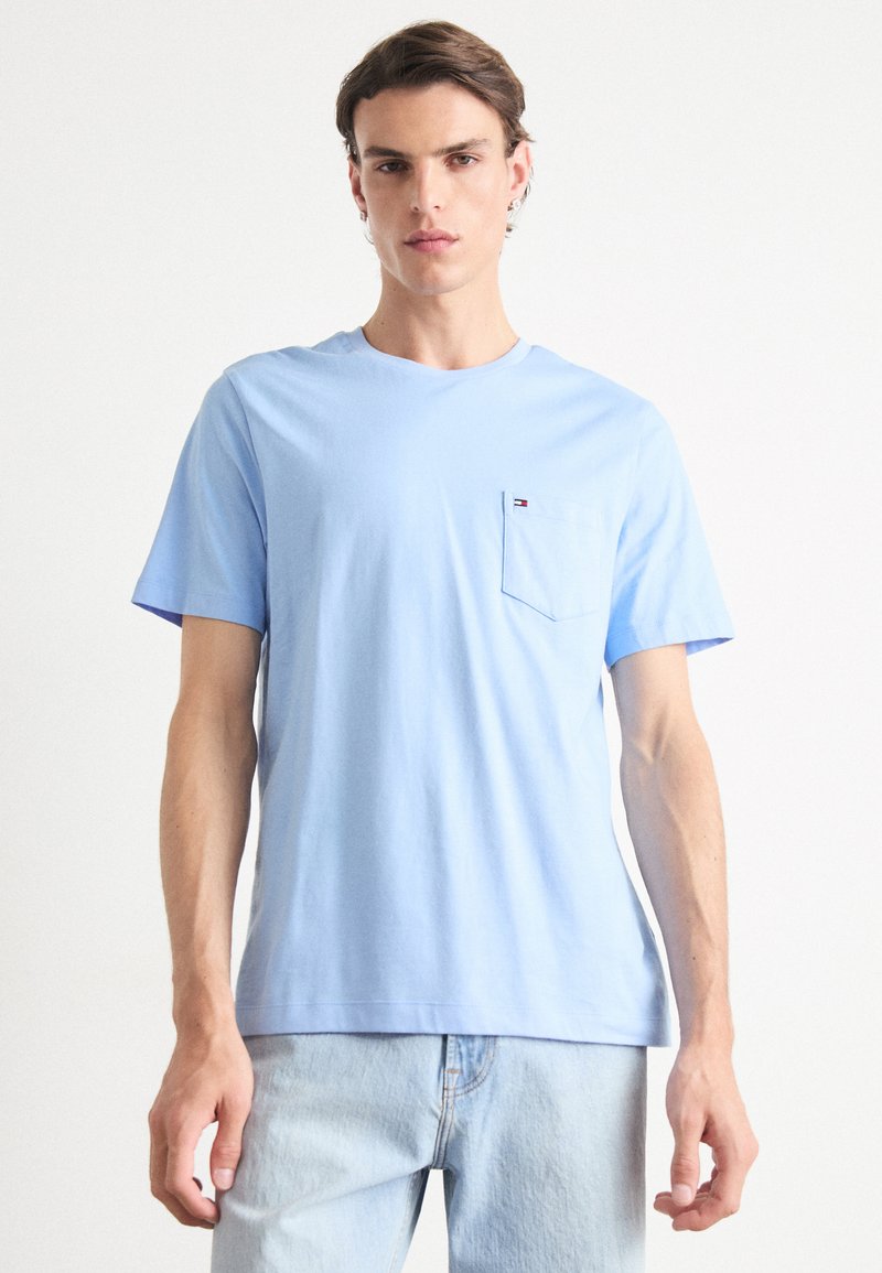 Tommy Hilfiger ESSENTIAL SOLID POCKET TEE - Základné tričko - vessel blue
