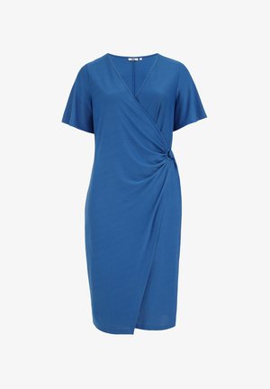 Kék, texturált anyagból készült ruhawrap, rövid ujjal, deréknál csomózott részlettel és térd alatti szegéllyel.