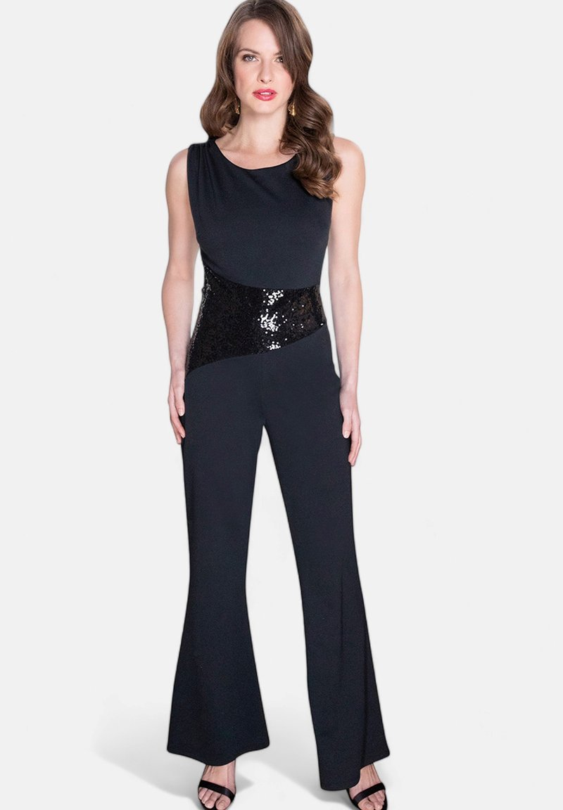 Schwarzer Jumpsuit mit tailliertem Oberteil, drapiertem Ausschnitt und Pailletten-Details an der Taille. Ausgestellte Hosen und eine glatte Textur runden das Design ab.