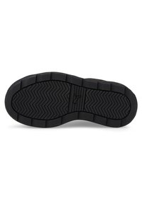 Suola di scarpa in gomma nera con un motivo di battistrada diagonale a zigzag, caratterizzata da un design testurizzato e segmenti rialzati per una migliore aderenza.