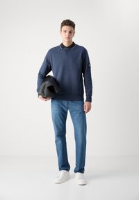 Calvin Klein Jeans BADGE CREW NECK - Felpa - ink