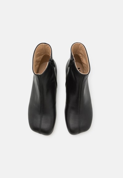 MM6 Maison Margiela Stivaletti - black