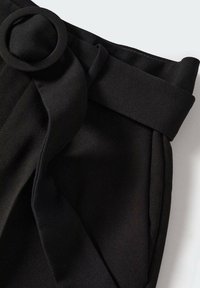 Mango Chino - black
