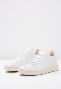 Veja V-10 - Sapatilhas - white