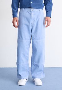 Carhartt WIP - GARRISON PANT - Jeans Relaxed Fit - frosted blue stone dyed Miniaturebillede 1