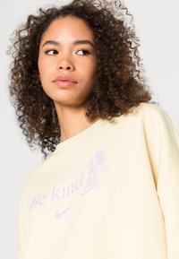 Nike Sportswear TREND CREW OVERSIZED - Camisola - lemon drop