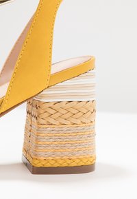 ALDO Páskové sandály  - mustard yellow