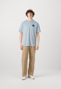 Edwin HANADOROBO UNISEX - Print T-shirt - kentucky blue