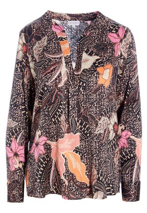 Blouse à manches longues avec fond noir et motif floral et feuilles colorés dans des tons rose, orange, crème et marron.