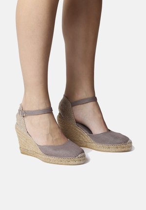 Toni Pons Sandály na klínu - taupe