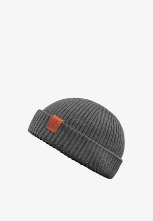 Dunkelgraue, gerippte Strickmütze mit umgeschlagenem Bündchen und kleinem braunem Lederpatch mit eingeprägtem Logo.